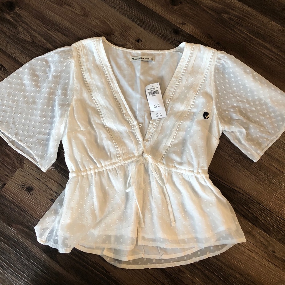 Brand new Abercrombie flowy white top